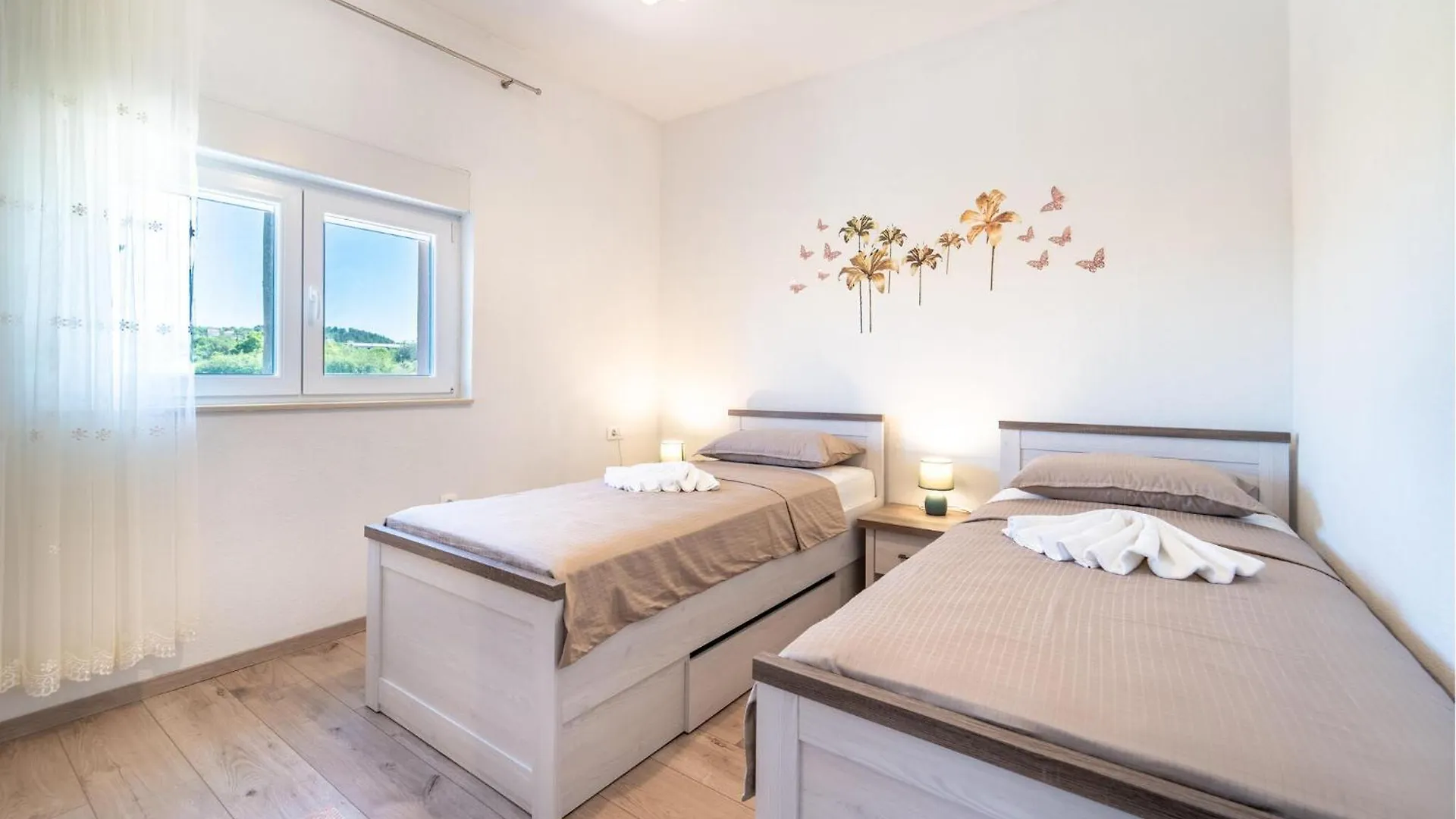 Beautiful Apartment In Benkovac With Kitchen